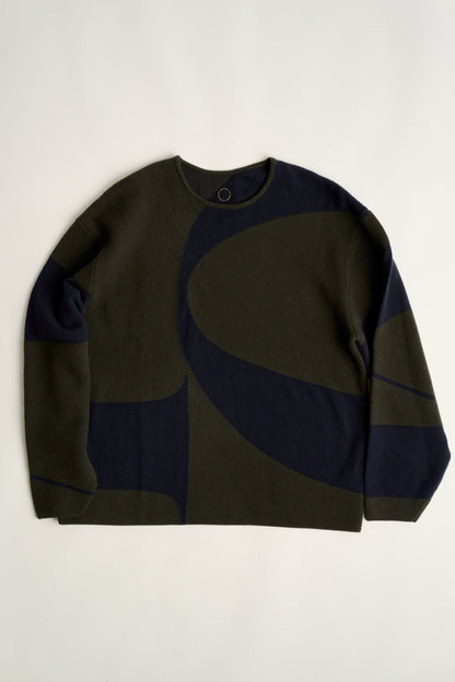 This image features the Arouc Sweater, a stylish and cozy garment ideal for everyday wear. The sweater displays a boxy silhouette and is crafted from a knitted jacquard fabric, presenting a subtle yet sophisticated pattern.